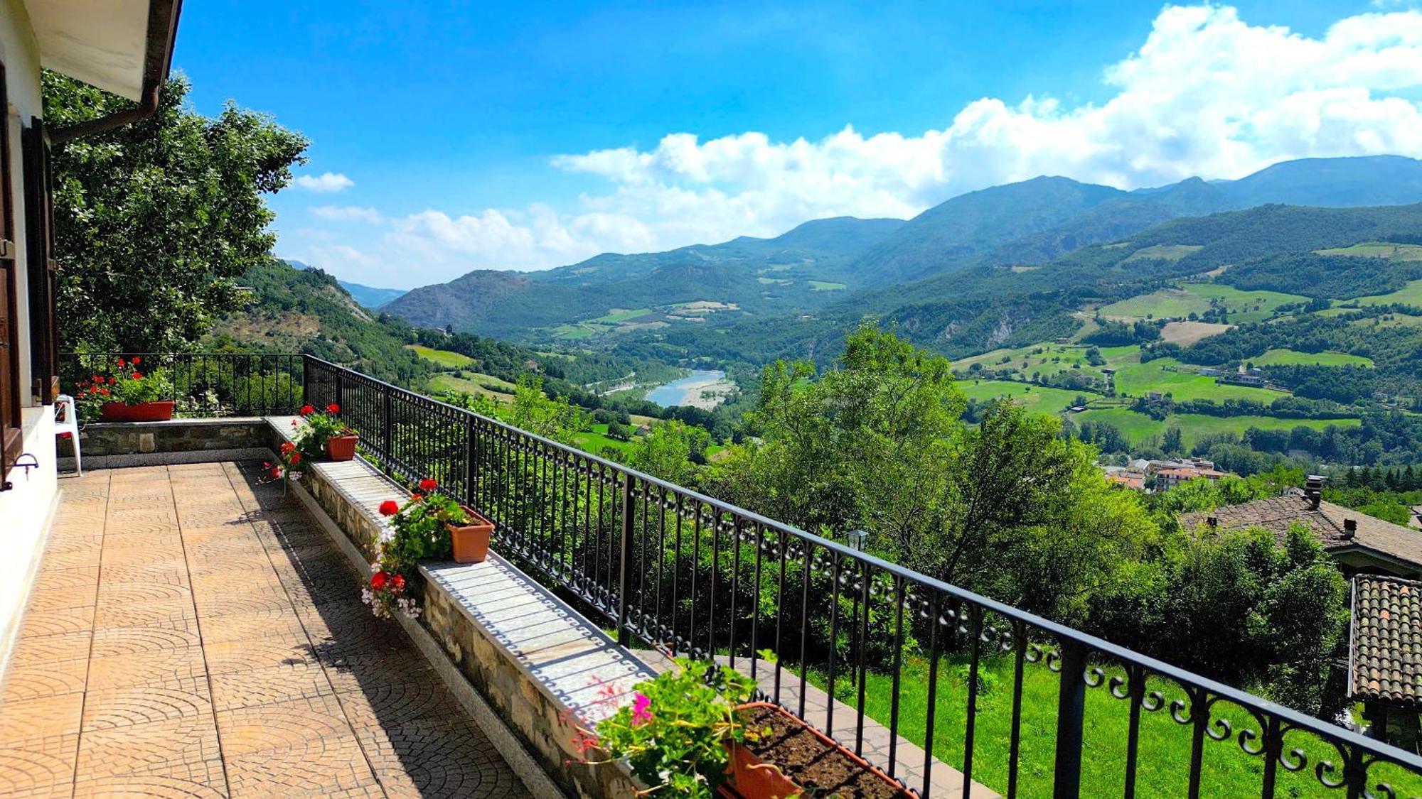 Casa Del Bosco - Vista Mozzafiato & Parco 4 Ettari Villa Bobbio Exterior photo